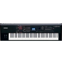 YAMAHA S70 XS synthesizer 